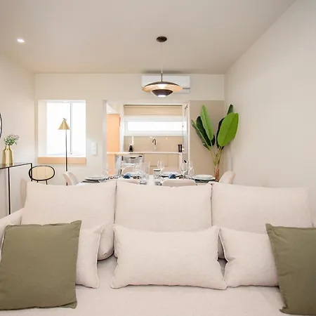 Liiiving In - Uptown Pearl Apartament *