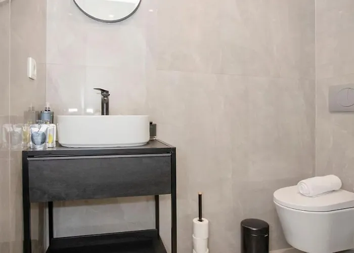 Liiiving In - Uptown Pearl *