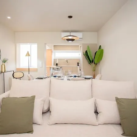 Apartment Liiiving In - Uptown Pearl