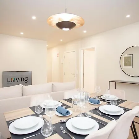 Liiiving In - Uptown Pearl Apartment *