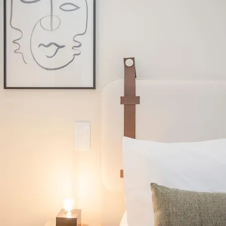 Apartment Liiiving In - Uptown Pearl