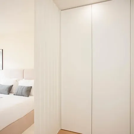 Apartment Liiiving In - Uptown Pearl *