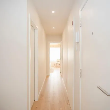 Apartment Liiiving In - Uptown Pearl