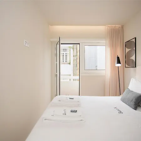 Liiiving In - Uptown Pearl Apartment *