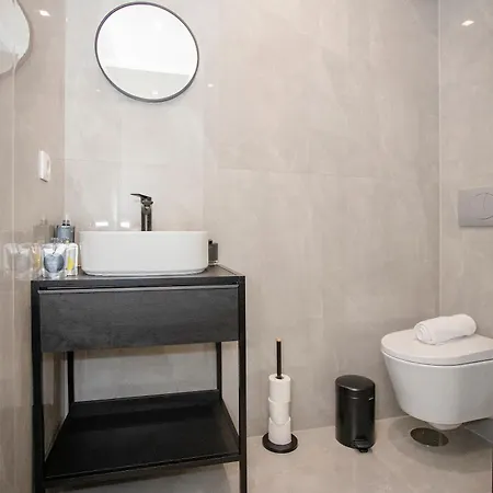 Apartment Liiiving In - Uptown Pearl *