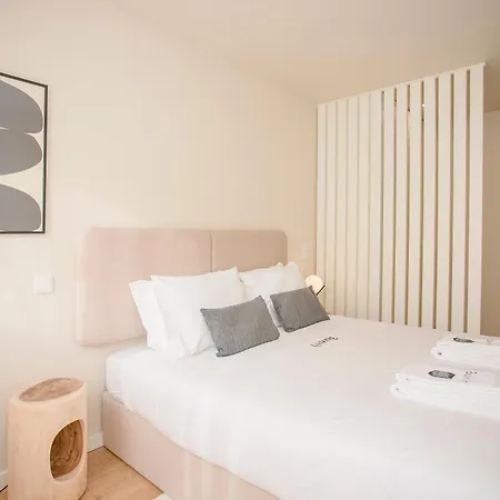 Apartment Liiiving In - Uptown Pearl