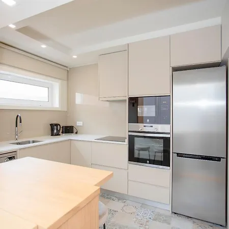 Apartment Liiiving In - Uptown Pearl *