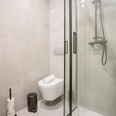 Liiiving In - Uptown Pearl *