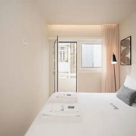 Liiiving In - Uptown Pearl Apartman