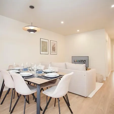 Liiiving In - Uptown Pearl Apartman *