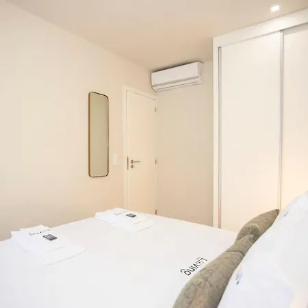 Liiiving In - Uptown Pearl Apartman