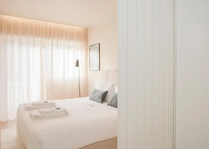 Liiiving In - Uptown Pearl *