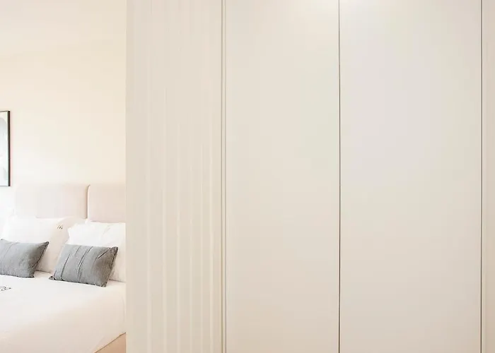 Liiiving In - Uptown Pearl