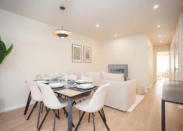 Liiiving In - Uptown Pearl Apartman *