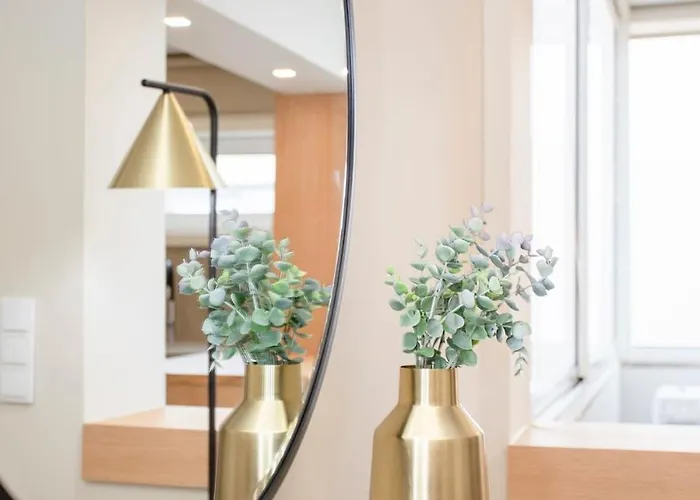 Liiiving In - Uptown Pearl