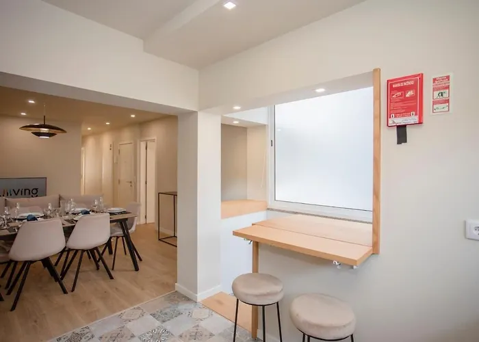 Liiiving In - Uptown Pearl Apartman