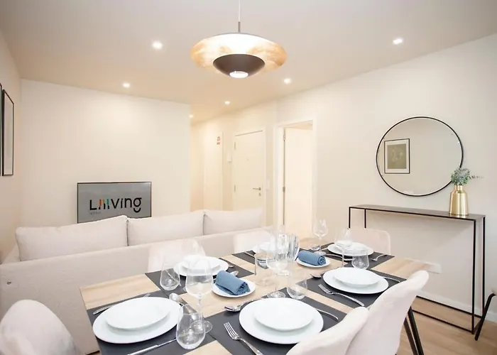 Liiiving In - Uptown Pearl