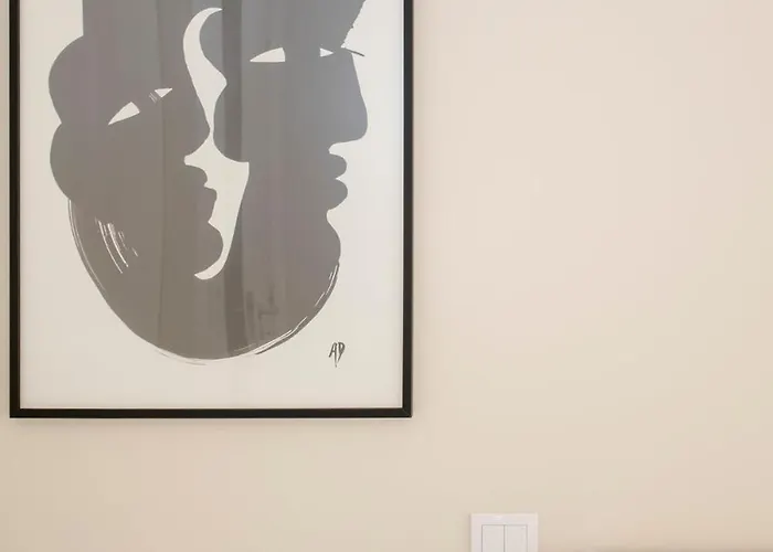 Liiiving In - Uptown Pearl *