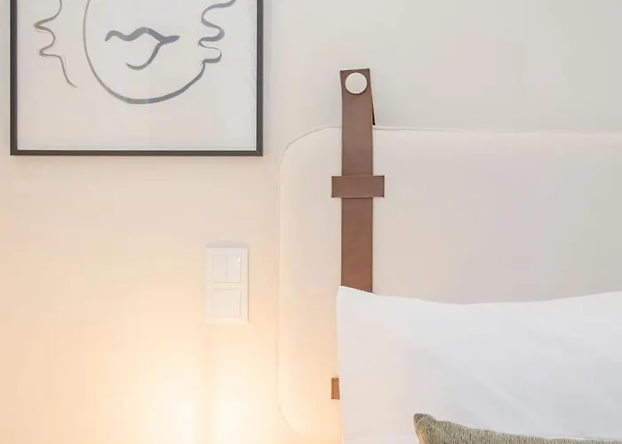 Liiiving In - Uptown Pearl